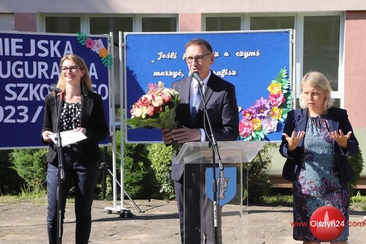 Rok szkolny w miejskich placówkach edukacyjnych zainaugurowała uroczystość w SOSW dla dzieci niesłyszących