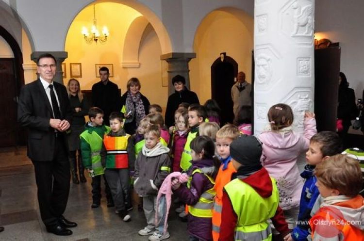 Autochodzikowy „Autosalon” otwarto w ratuszu 