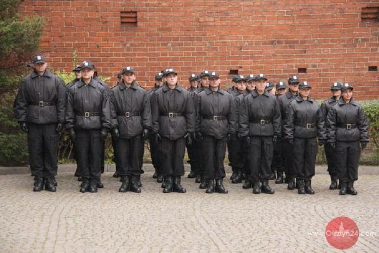 Ślubowała trzydziestka policjantów i policjantek