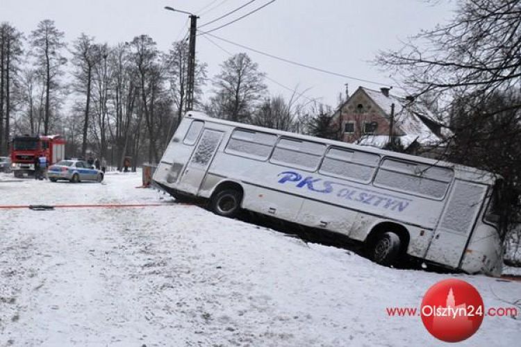 Trudna sytuacja na drogach w regionie. Są wypadki.