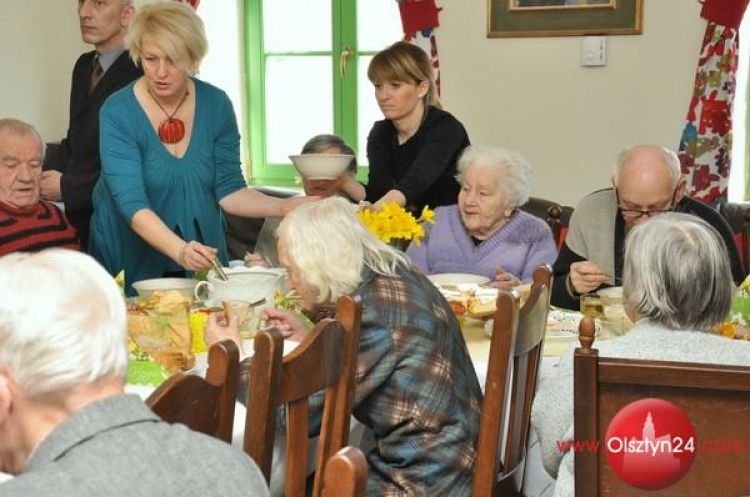 „Centrum Alzheimera Dar Serca” zaprosiło na wielkanocne śniadanie