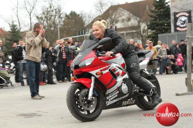 „Tabuny” motocyklistów na Placu Dunikowskiego