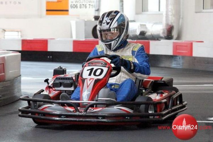 Mistrzowie kierownicy ścigali się na gokartach