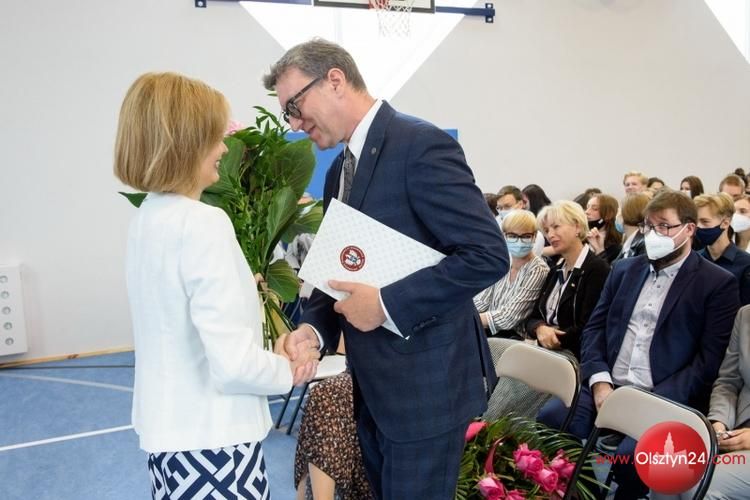 XII LO jest liceum uniwersyteckim. UWM przejął prowadzenie szkoły  
