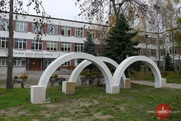 Uczniowie z budowlanki wyremontują szkołę w Koleśnikach