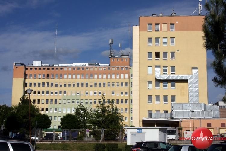 Żąda przywrócenia na dyrektorskie stanowisko