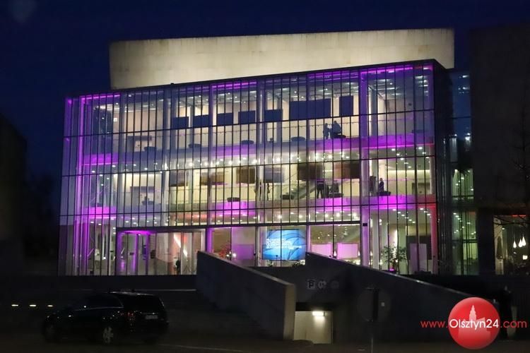 Wernisaż wystawy malarstwa „Z natury” Łukasza Zedlewskiego odbędzie się w piątek w filharmonii