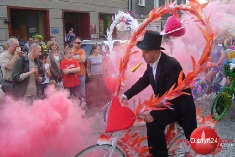 Orszak ślubny na rowerach