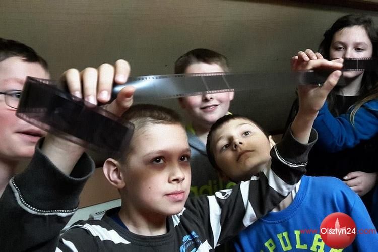 Młodzi sięgnęli po zapomniane lustrzanki i klisze