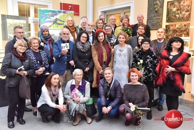 Olsztyńskie cztery pory roku na obrazach i fotografiach w Starym Ratuszu WBP