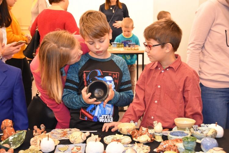 Dziecięcą ceramikę pokazuje Biskupiecki Dom Kultury