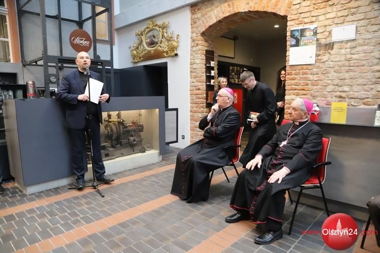 Okolicznościowa wystawa medali i numizmatów na 100-lecie urodzin św. Jana Pawła II