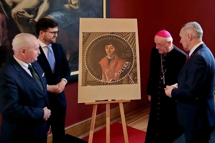 Wyjątkowy znaczek z wizerunkiem Mikołaja Kopernika uroczyście wprowadzony do obiegu