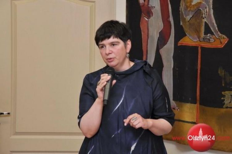 Prace „Malowane na jedwabiu” Joanny Stasiak prezentuje Baccalarium