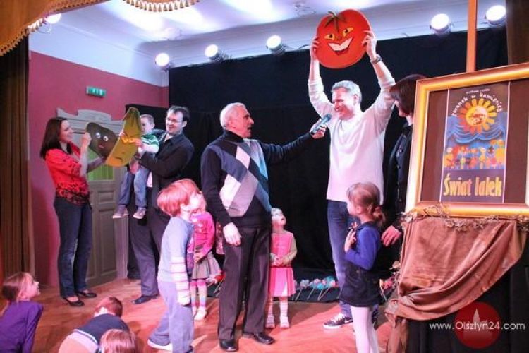 Teatralne lalki królowały dziś w Kamienicy Naujacka