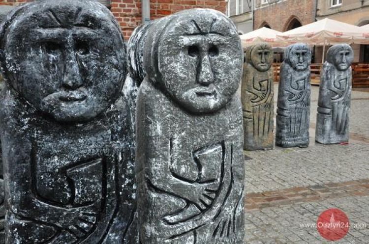 „Baba z Olsztyna” w strugach deszczu