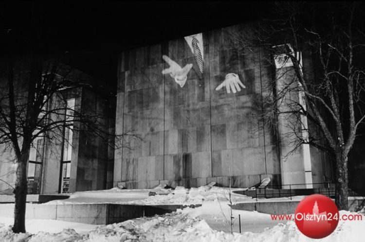 BWA zaprasza na wystawy Krzysztofa Wodiczko i Roberta Listwana