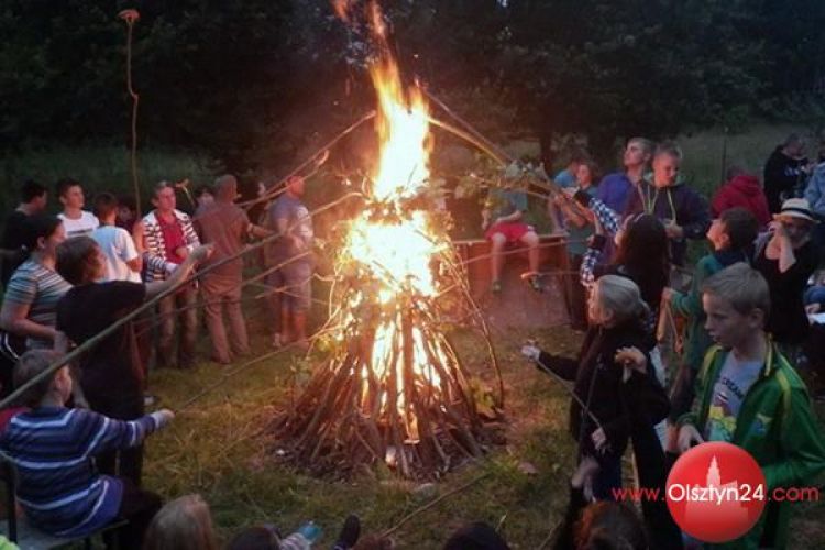 Obóz Międzynarodowego Czerwonego Krzyża odbywa się w Kręsku
