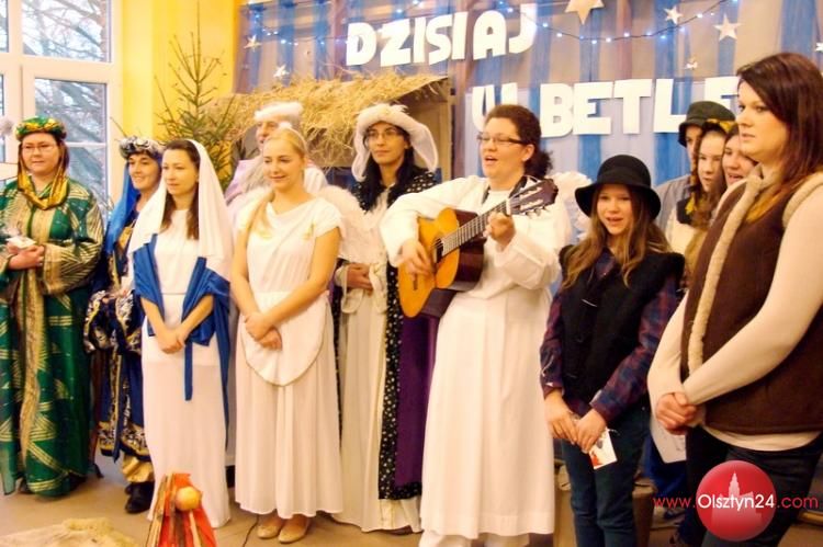 Dzisiaj w Betlejem, dzisiaj w Betlejem wesoła nowina...