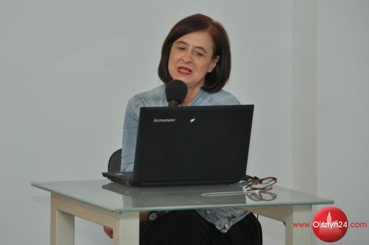 Dr Ewa Toniak opowiedziała w BWA o najnowszej wystawie Natalii LL