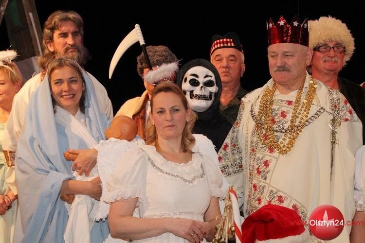 Puchary, lizaki i jasełka na wigilii Zespołu Pieśni i Tańca Warmia