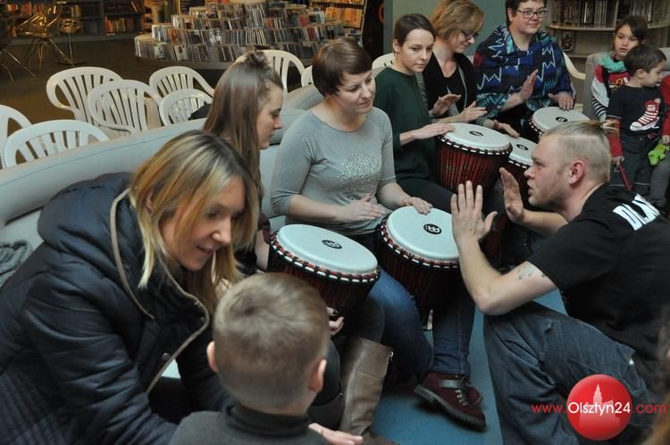 Warsztaty gry na bębnach z Doktorem Kingiem odbyły się w Planecie 11