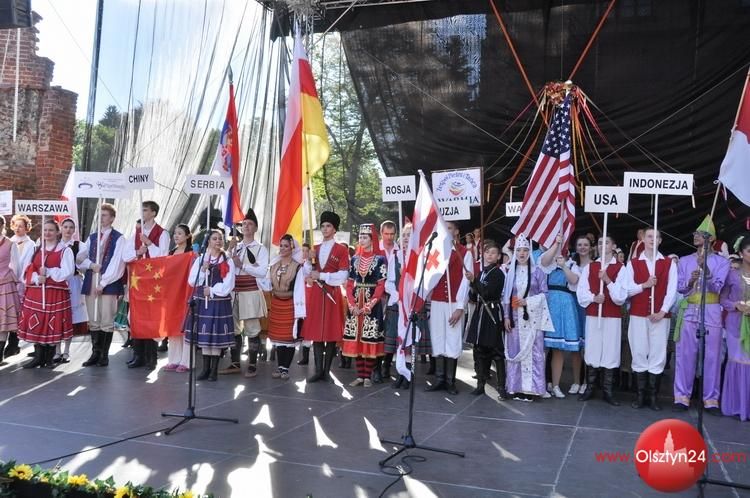 Uczestnicy Dni Folkloru wystąpili w amfiteatrze na koncercie inaugurującym festiwal