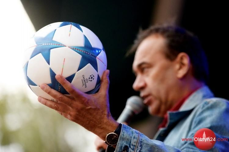 Biskupiec pomaga Weronice