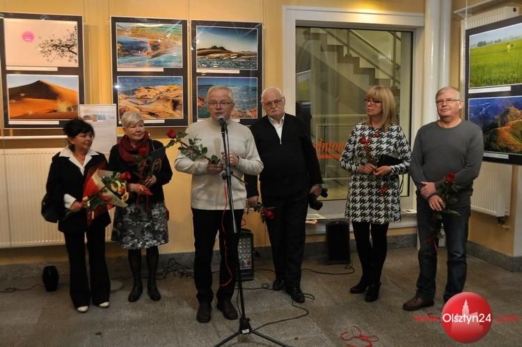 „Uroda świata” okiem seniora została zaprezentowana w Starym Ratuszu 