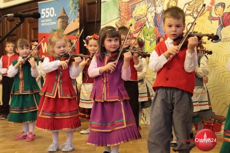 Zaśpiewali, zatańczyli i zagrali dla babć i dziadków