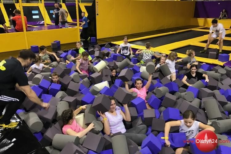 Park Trampolin ugości dzieci z domu dziecka