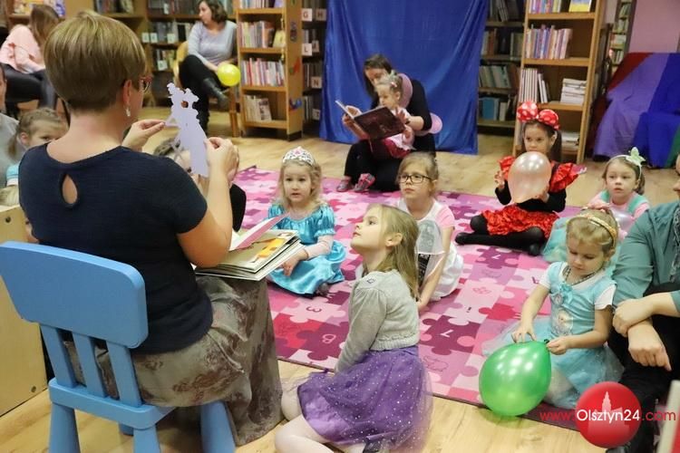 „Piątka” zaprosiła najmłodszych czytelników na Bal u Kopciuszka