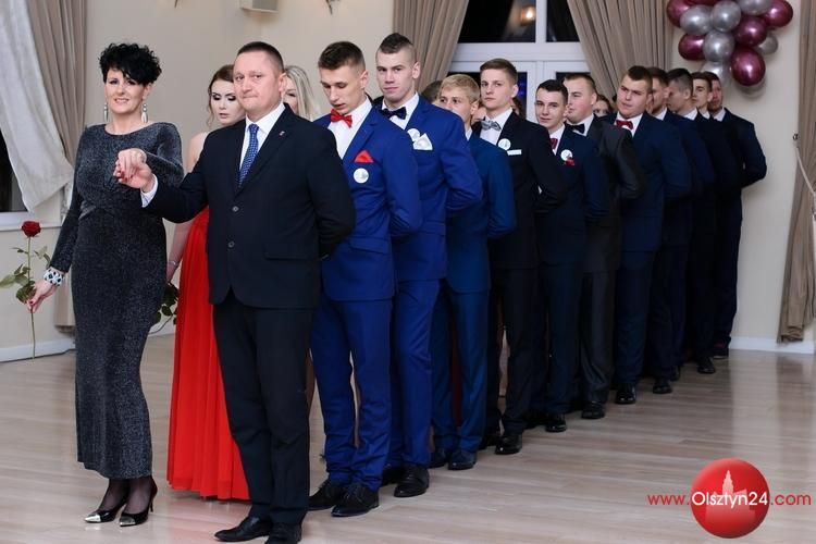 Abiturienci Technikum ZSR w Smolajnach bawili się na studniówkowym balu