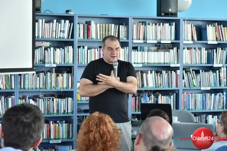 Z Marcinem Kostrzyńskim filmowo o fascynującym świecie wilków 