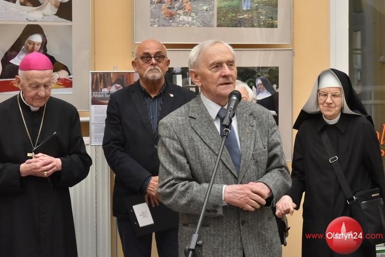 Wystawę „Polskie benedyktynki mniszki” w Starym Ratuszu prezentuje Wojciech Stan