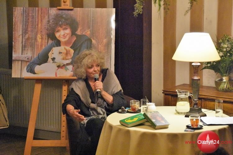 Znana pisarka i dziennikarka odwiedziła biskupieckie czytelniczki