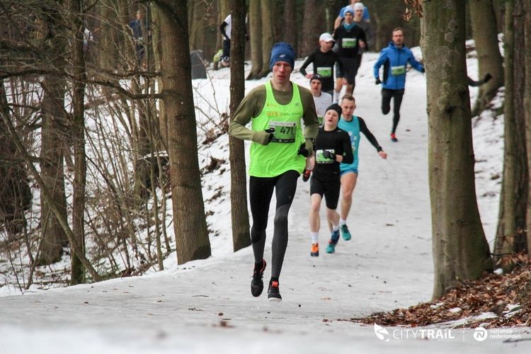Piąty bieg CITY TRAIL nad Jeziorem Długim w wymagających warunkach