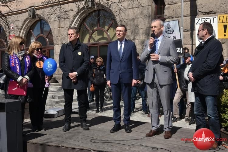 Strajk w oświacie się zaostrza. Nauczyciele w Olsztynie wyszli na ulice