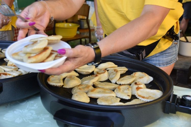 Tłumy na uczcie pierogowej w Biesowie