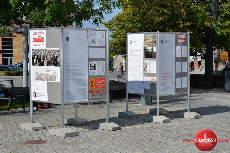 Wystawę Olsztyńska „Solidarność” 1980–2020 otwarto na Placu Jana Pawła II 