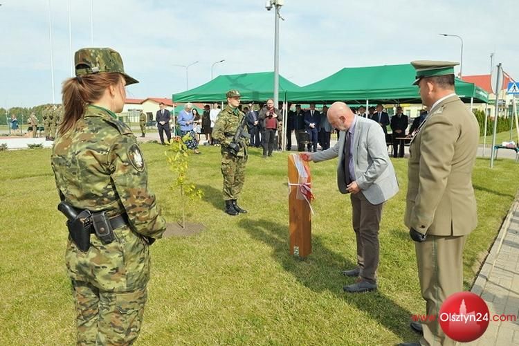 Dęby dla upamiętnienia ofiar zbrodni katyńskiej