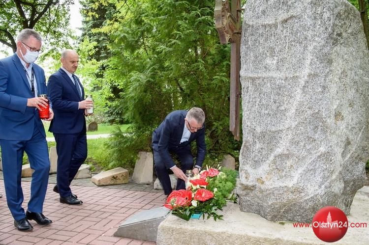 UWM niemieckim i sowieckim ofiarom 