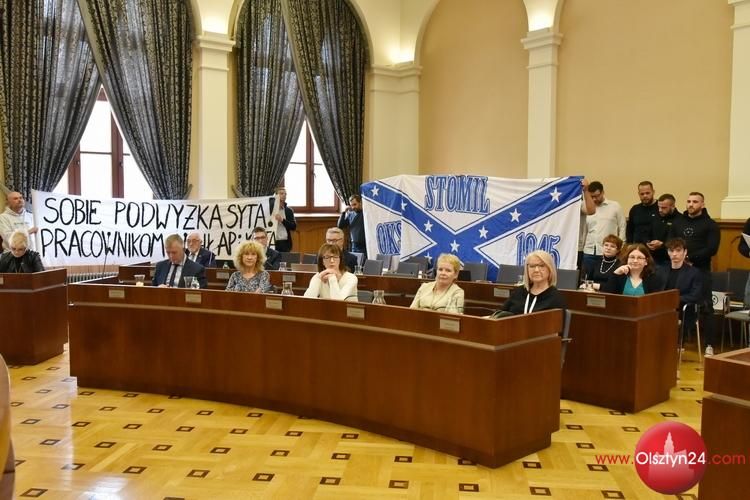 Zmiany w budżecie, zawieszenie OBO - radni miejscy obradowali „na żywo” po dwóch latach przerwy