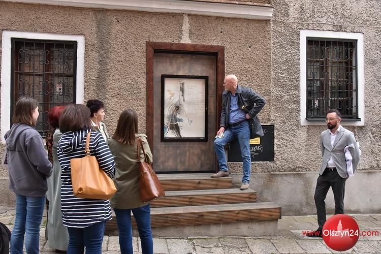 Galeria Jednego Wiersza MBP prezentuje wiersz Piotra Burczyka