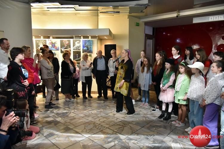 Młodzi artyści pokazali na wystawie w planetarium, jak widzą materię przestrzeni