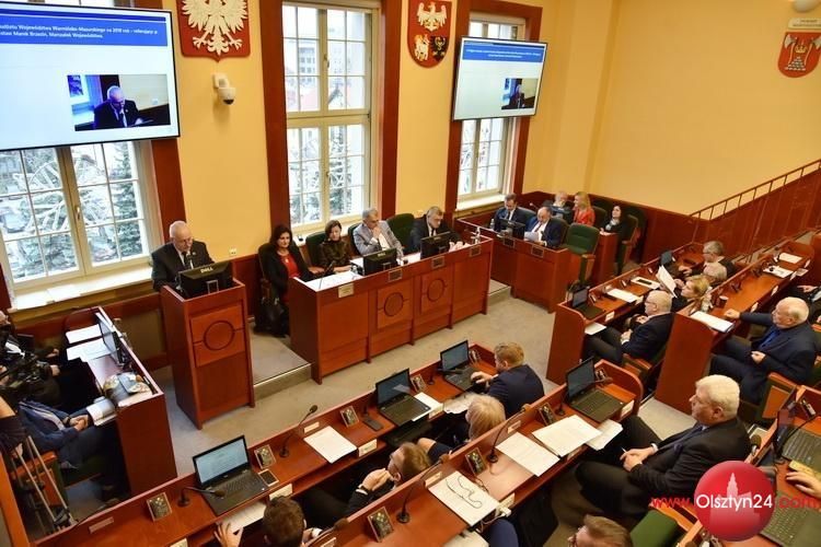 Zarząd województwa z wotum zaufania i absolutorium
