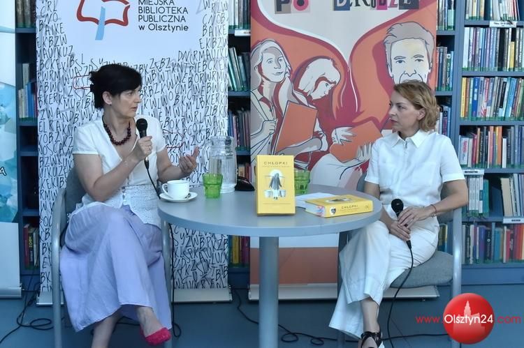 Tłum na spotkaniu z Joanną Kuciel-Frydryszak w Planecie 11