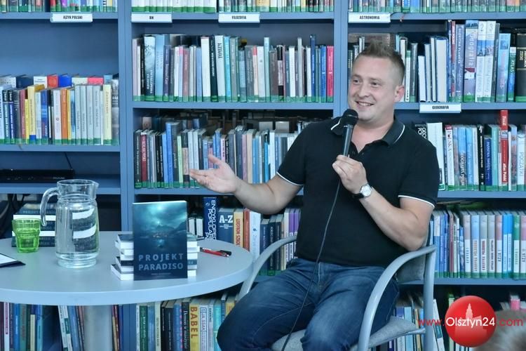 W Planecie 11 o pisarskim debiucie olsztyńskiego taksówkarza