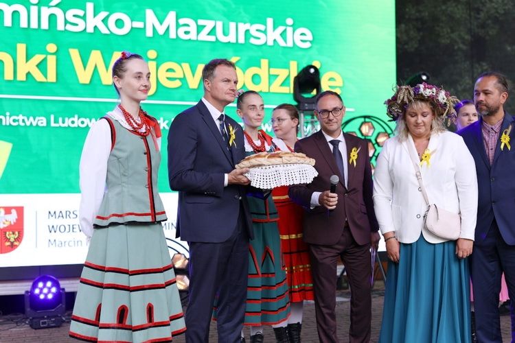 Władze województwa podziękowały rolnikom za plony