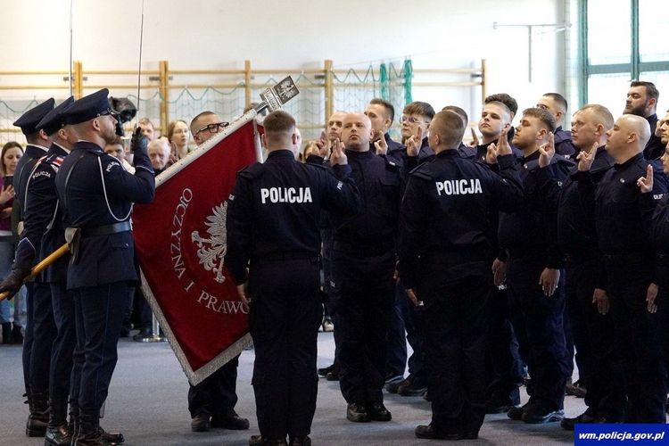 „Ja, obywatel Rzeczypospolitej Polskiej, ślubuję...”